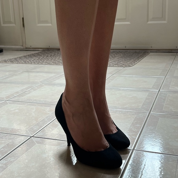 Steve Madden suede heels. Worn once - Picture 3 of 5